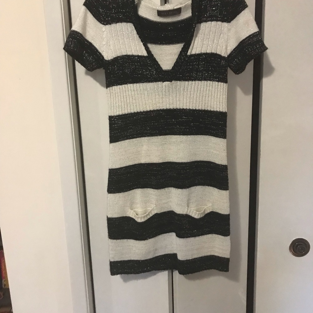 Suzy Shier Ladies Sweater/Tunic Size Medium